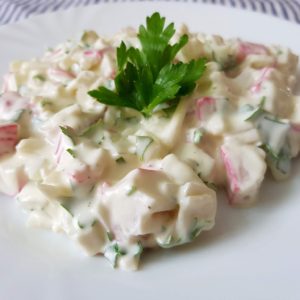 Δροσερή σαλάτα με Σουρίμι (Καβουρόψιχα)